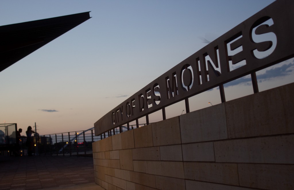 Des_Moines_Riverwalk_City_of_Des_Moines_Sign